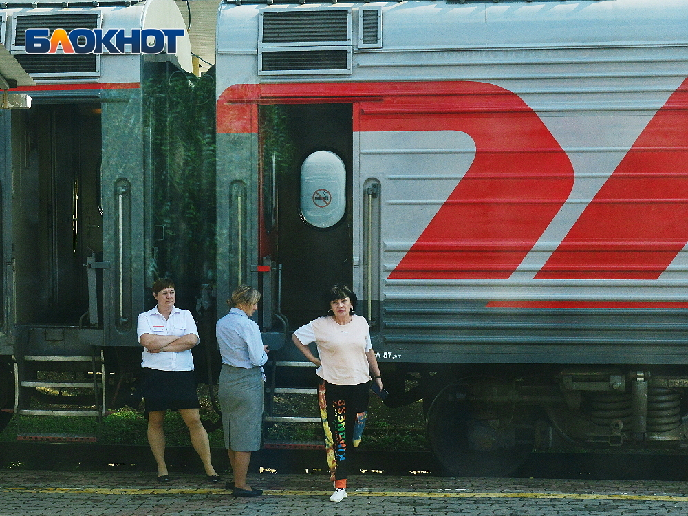 Два человека погибли при столкновении поезда «Адлер — Нижневартовск» с легковушкой