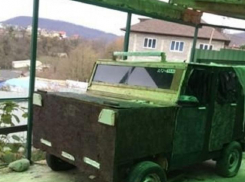 «Тачка Буратино»: в Сочи выставили на продажу деревянный автомобиль без мотора 