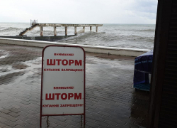 Сочинские пляжи закрыты, купаться запрещено