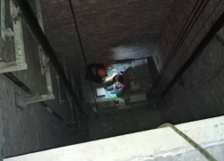 В Сочи пенсионер упал в шахту лифта