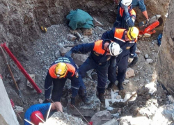 Строителя придавило опорной стеной в Сочи