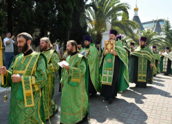 В память святых благоверных Петра и Февронии Муромских три тысячи сочинцев приняли участие в крестном ходе