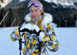 «Падать и снова подниматься»: Ольга Бузова эпично шлепнулась на горнолыжном курорте в Сочи 
