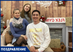 Любимых друзей с наступающими праздниками поздравила Анастасия Мищенко