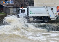 Улицы Сочи «поплыли» из-за залпового дождя