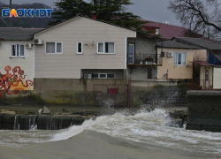 «Надежды найти живыми нет»: МЧС прокомментировало поиски унесенных в Черное море туристов 