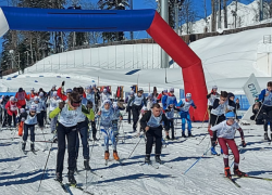 Массовые лыжные соревнования прошли на горнолыжном курорте в Сочи 