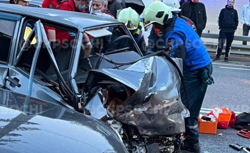 Три водителя пострадали в массовой аварии на сочинской дороге