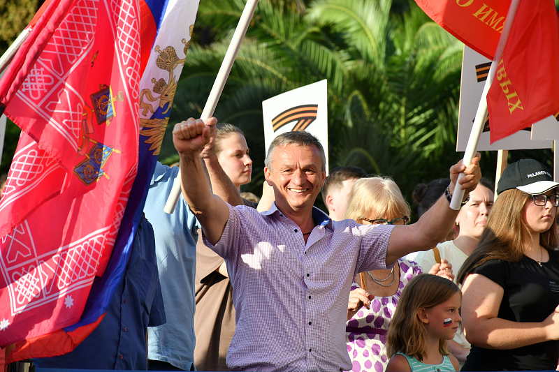 Митинг в поддержку политики Владимира Путина состоялся в Сочи