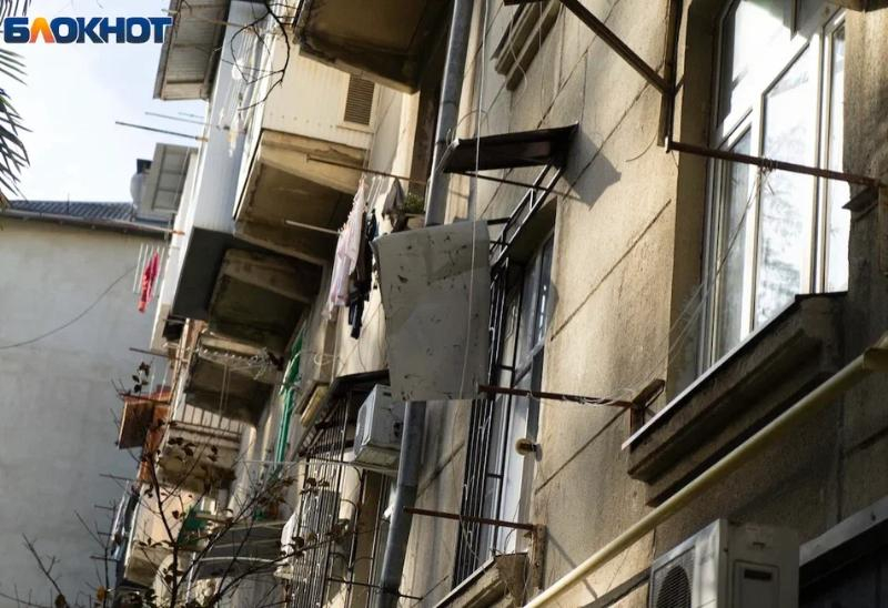 Соседям погибших в Сочи россиян запретили выходить на балконы