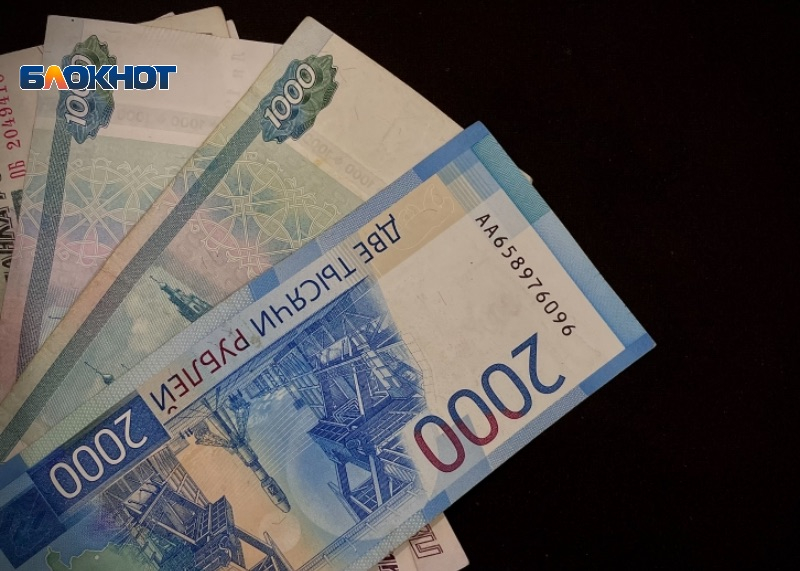 47-летняя женщина украла у жителя Сочи 400 тысяч рублей