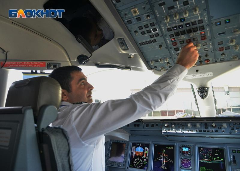Пассажиры рейса Сочи — Красноярск пострадали из-за перепада давления на борту