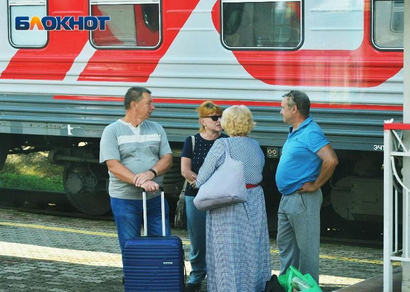 Туристы активно прибывают в Сочи на поезде